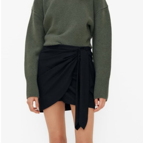 Zara - Knotted Mini Skirt - Picture 1 of 3